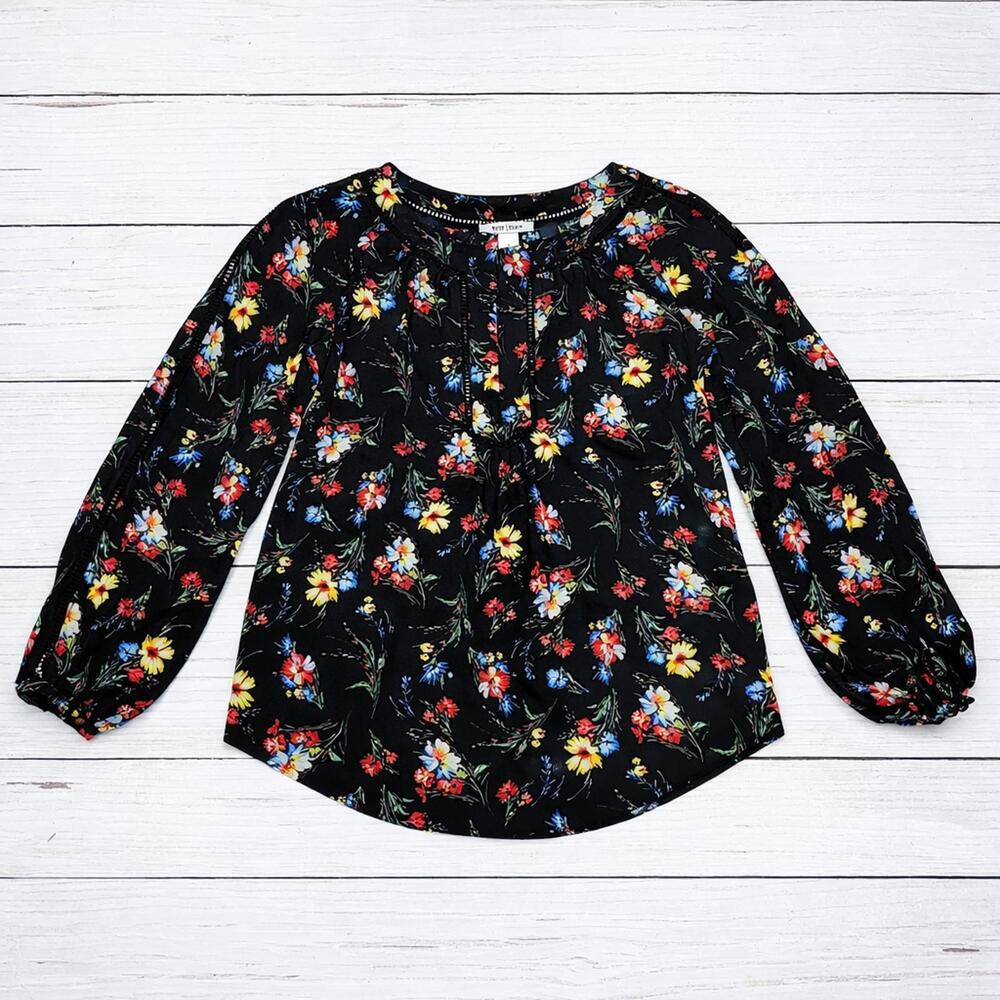White House Black Market Floral Blouse Polyester Black Size 0 Cottagecore Chic